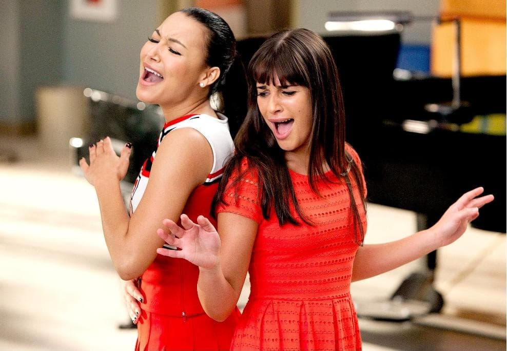Lea Michele y Naya Rivera en la serie "Glee".