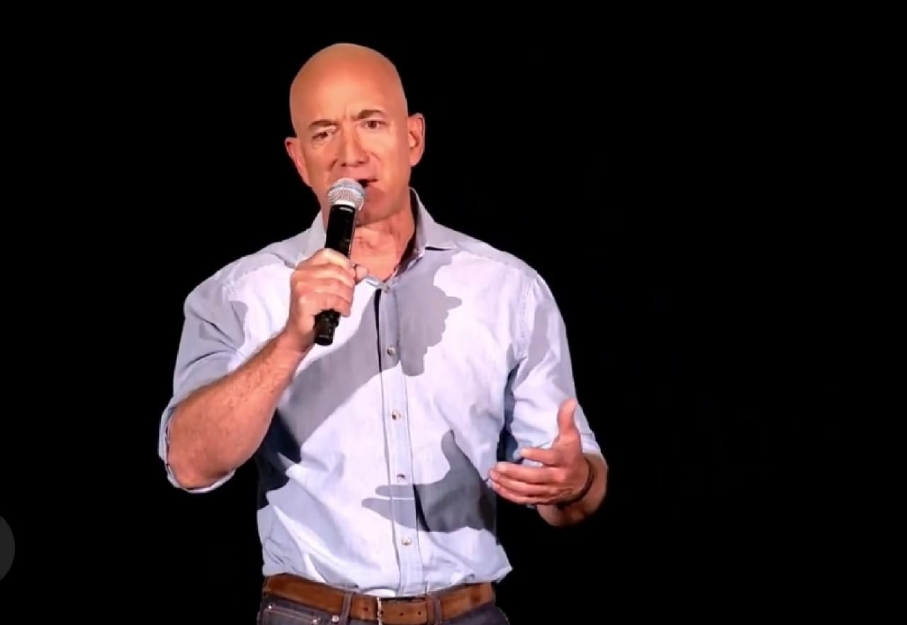 Hackean teléfono del fundador de Amazon