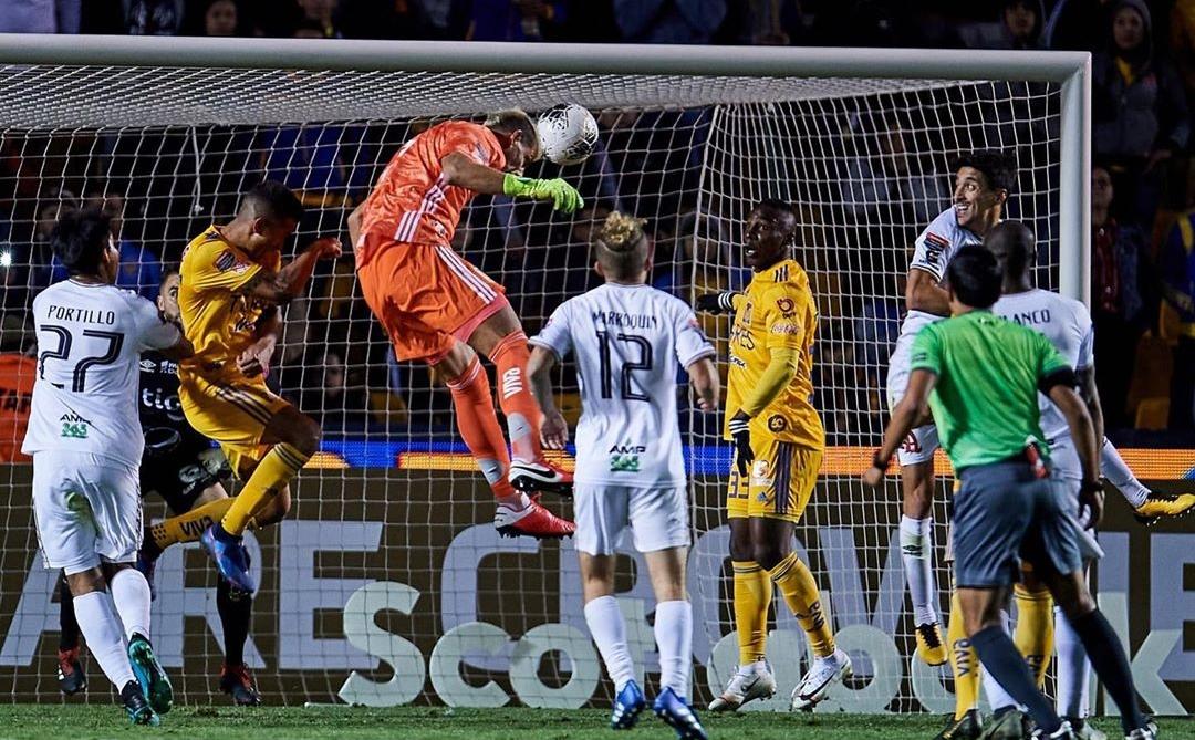 Nahuel Guzmán da el pase a Tigres