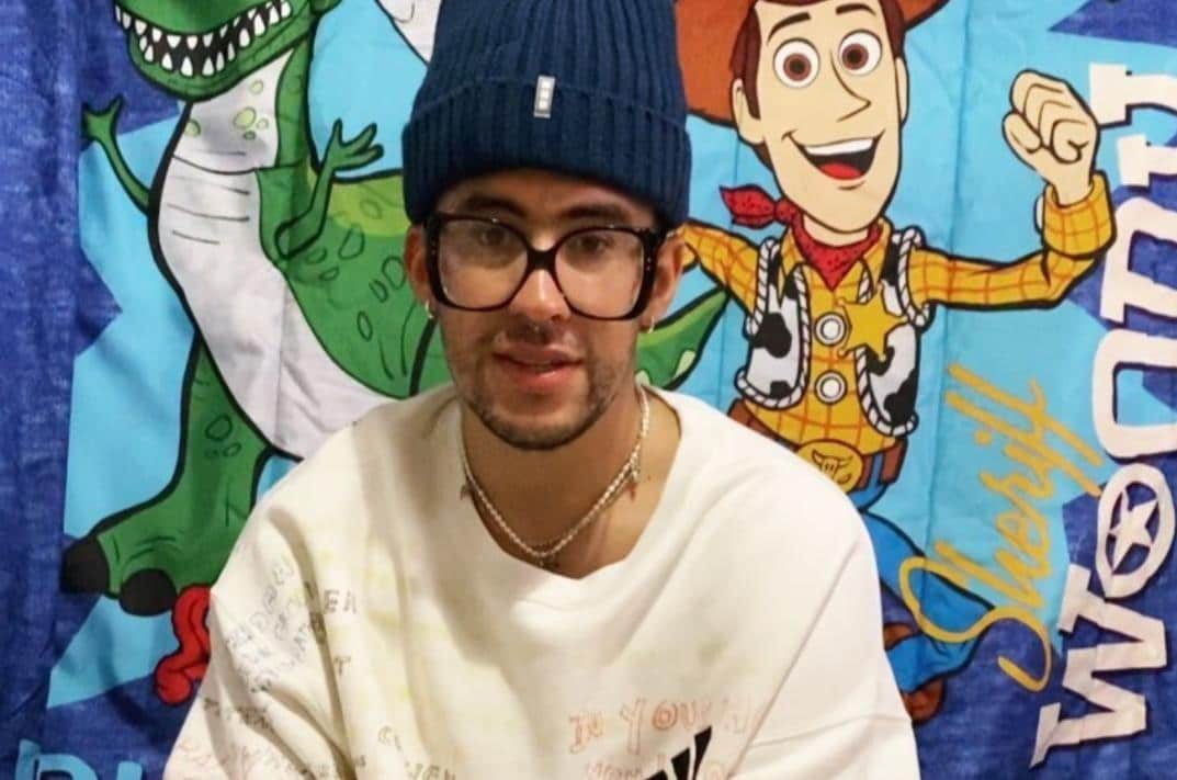 Bad Bunny juega con «Toy Story» en cuarentena por el coronavirus