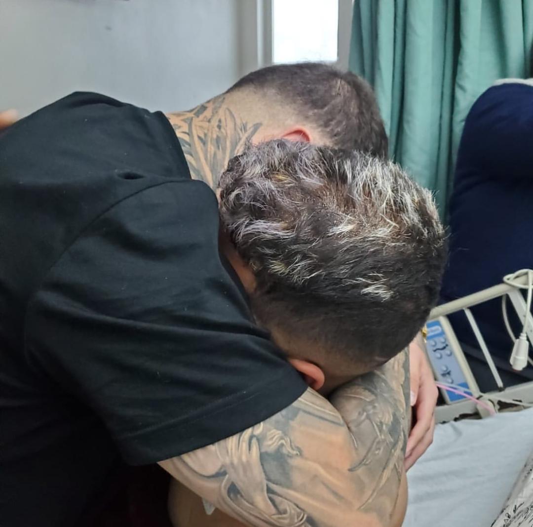 Farruko vive doloroso momento junto a su hermano