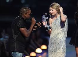 Taylor Swift y Kayne West en los premios MTV VMA 2009.