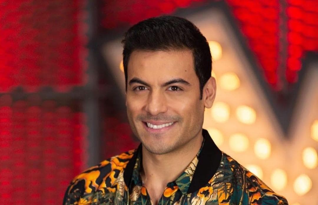 Sorprende Carlos Rivera con nuevo corte de cabello