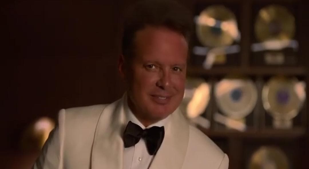 Luis Miguel y su incondicional amigo uber eats