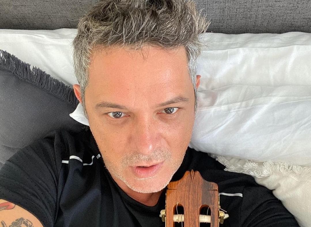 Alejandro Sanz sorprende al ofrecer concierto en la calle