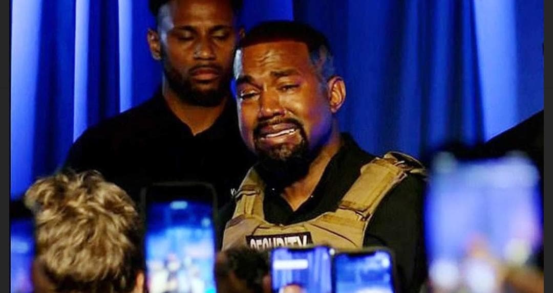 Kanye West llora en su primer acto de campaña.