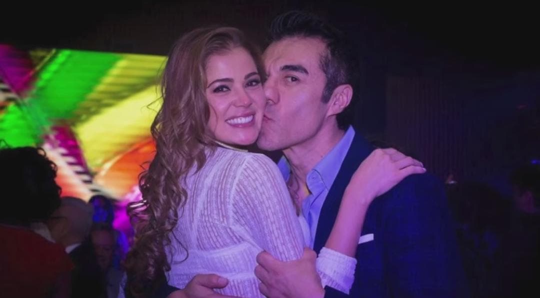 Adrián Uribe presume el baby bump de su prometida a días de convertirse en padres