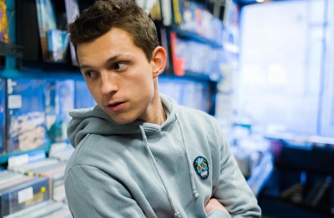 Tom Holland se convierte en Spider-Man para mandar un mensaje a la sociedad