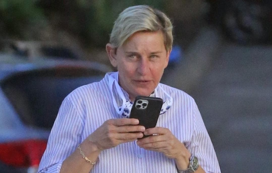 Ellen DeGeneres luce sin cubrebocas mientras es diagnosticada con Covid