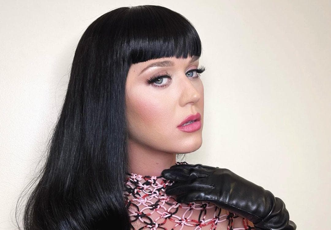 Katy Perry sorprende a sus fanáticos con nuevo look