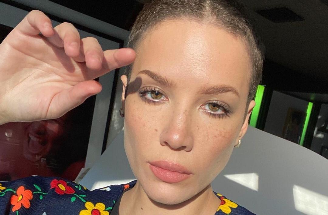 Halsey anuncia su embarazo