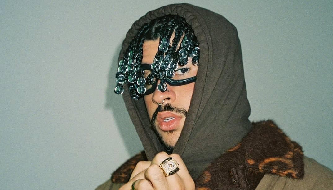 Bad Bunny arrasa en la entrega de Premios Lo Nuestro