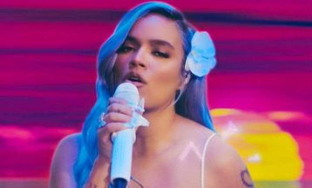 Karol G estrena su nuevo álbum e interpreta por primera vez la canción «El Barco»