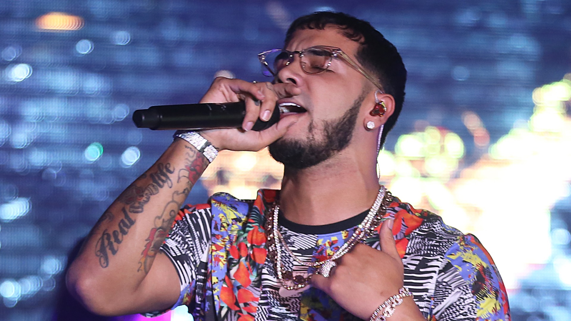 DALLAS, TX - NOVEMBER 09: Anuel AA performs live during a concert as part of the 'Real Hasta la Muerte' tour at Far West on November 9, 2018 in Dallas, Texas. (Photo by Omar Vega/Getty Images)