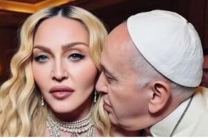 Madonna causa revuelo al compartir perturbadoras imágenes con el Papa Francisco